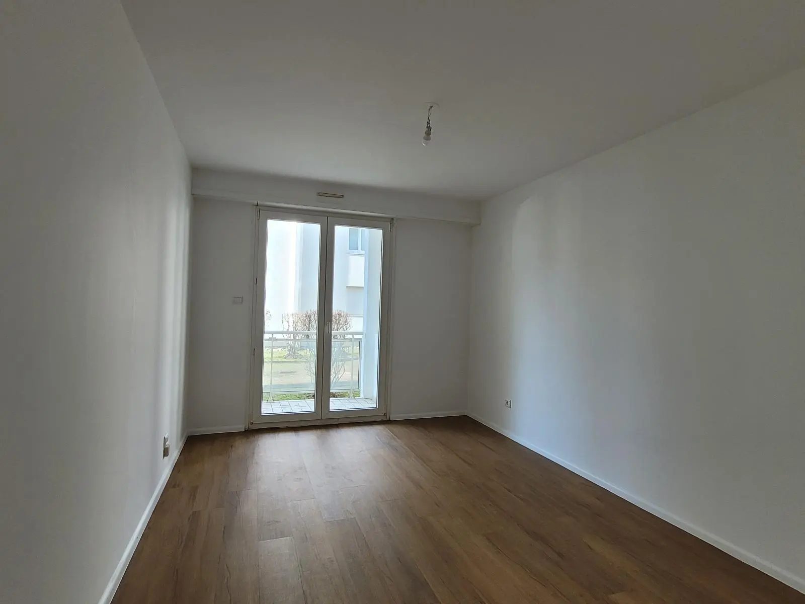 Appartement à louer - 77 m² - 3 pièces - 92600 Asnières-sur-Seine - Photo 2 sur 4